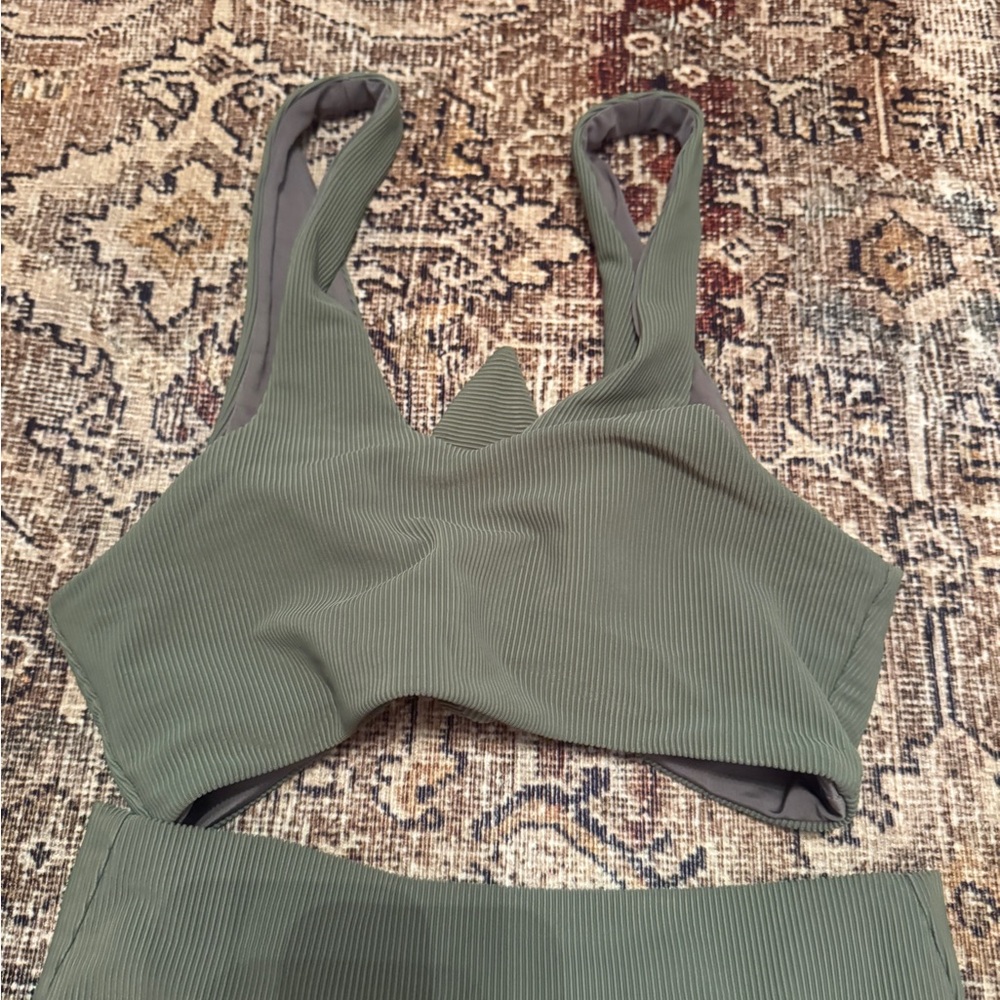 Beach Riot army green swimsuit never worn - Picture 9 of 10